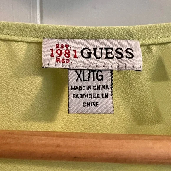 Guess Top - Picture 2 of 2